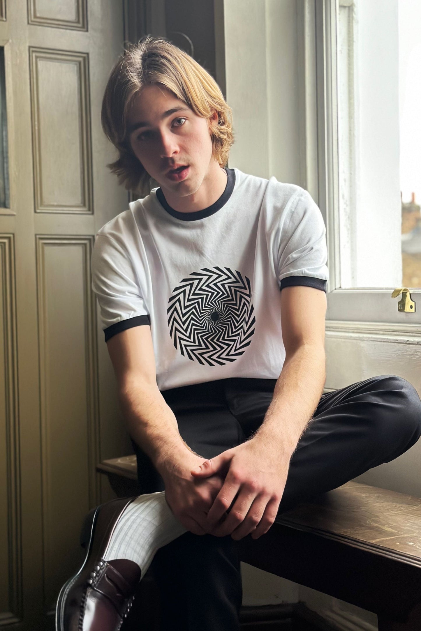 Exclusive Black Spiral White - T-Shirt