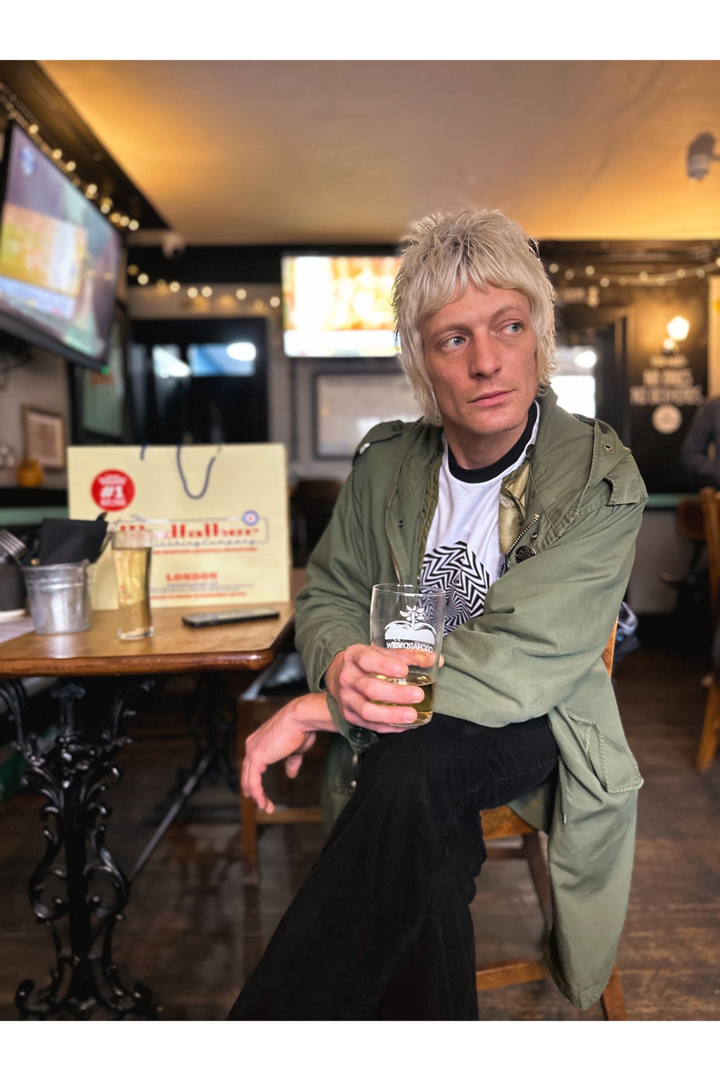 Exclusive Black Spiral White - T-Shirt