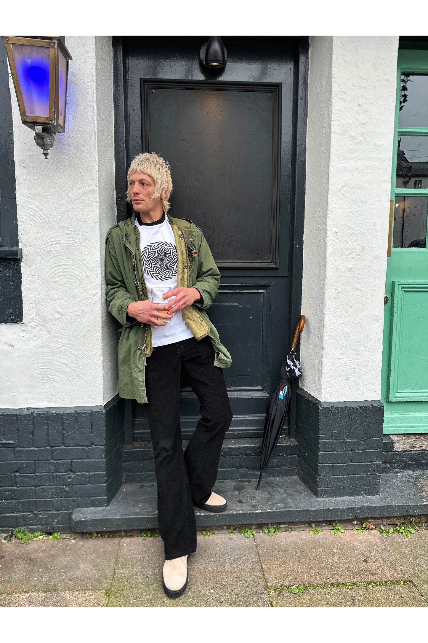 Exclusive Black Spiral White - T-Shirt