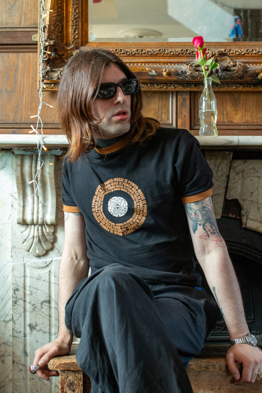 Music Is Power Target Black - T-Shirt