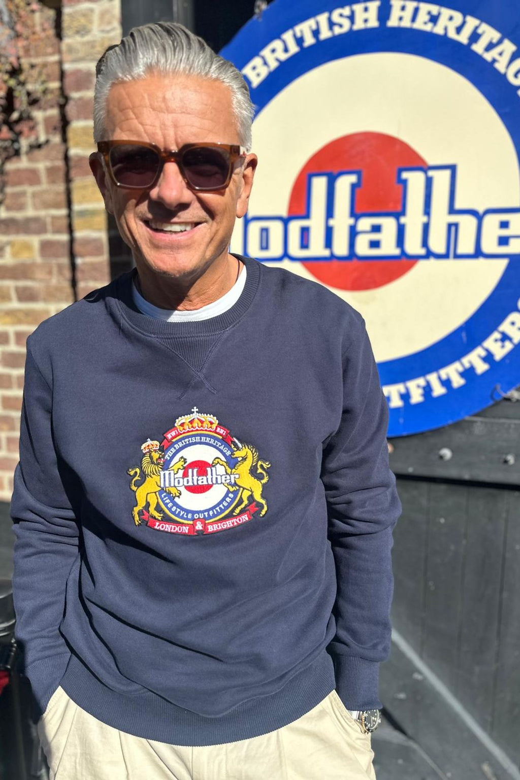 Classic Crest Logo Crew Neck - Sweatshirt