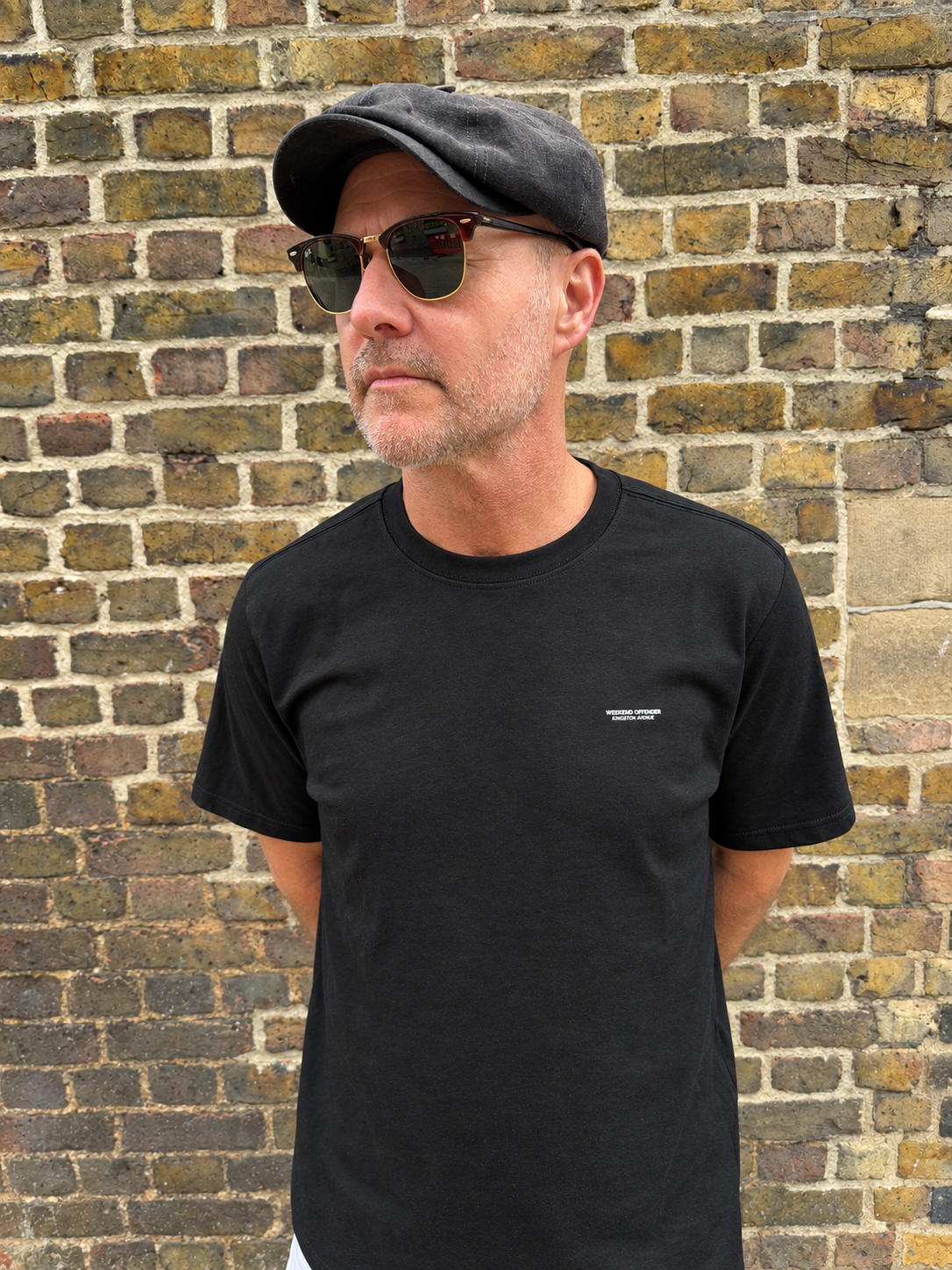 Cliff Black Graphic - T-Shirt